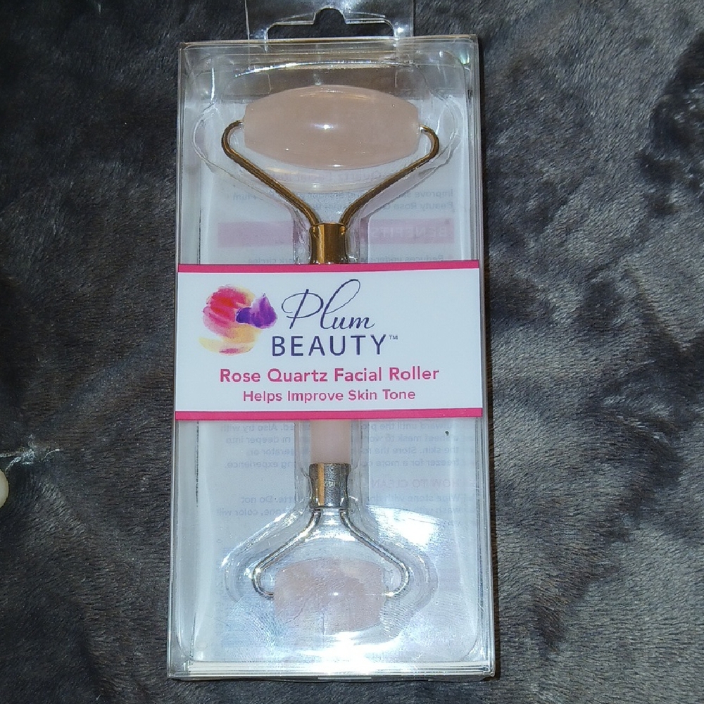 PLUME COSMETICS Rose Quartz Roller - Soft Pink and Gold